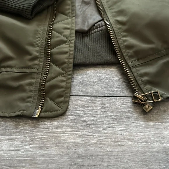 H&M NASA Bomber Green US M - Picture 4 of 4